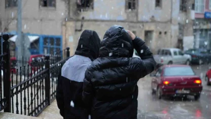 Bayburt kent merkezinde ve yüksek kesimlerde kar yağışı etkili oldu