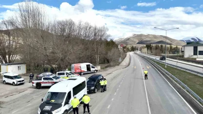 Bayburt’ta emniyet ve jandarmadan ortak trafik denetimi