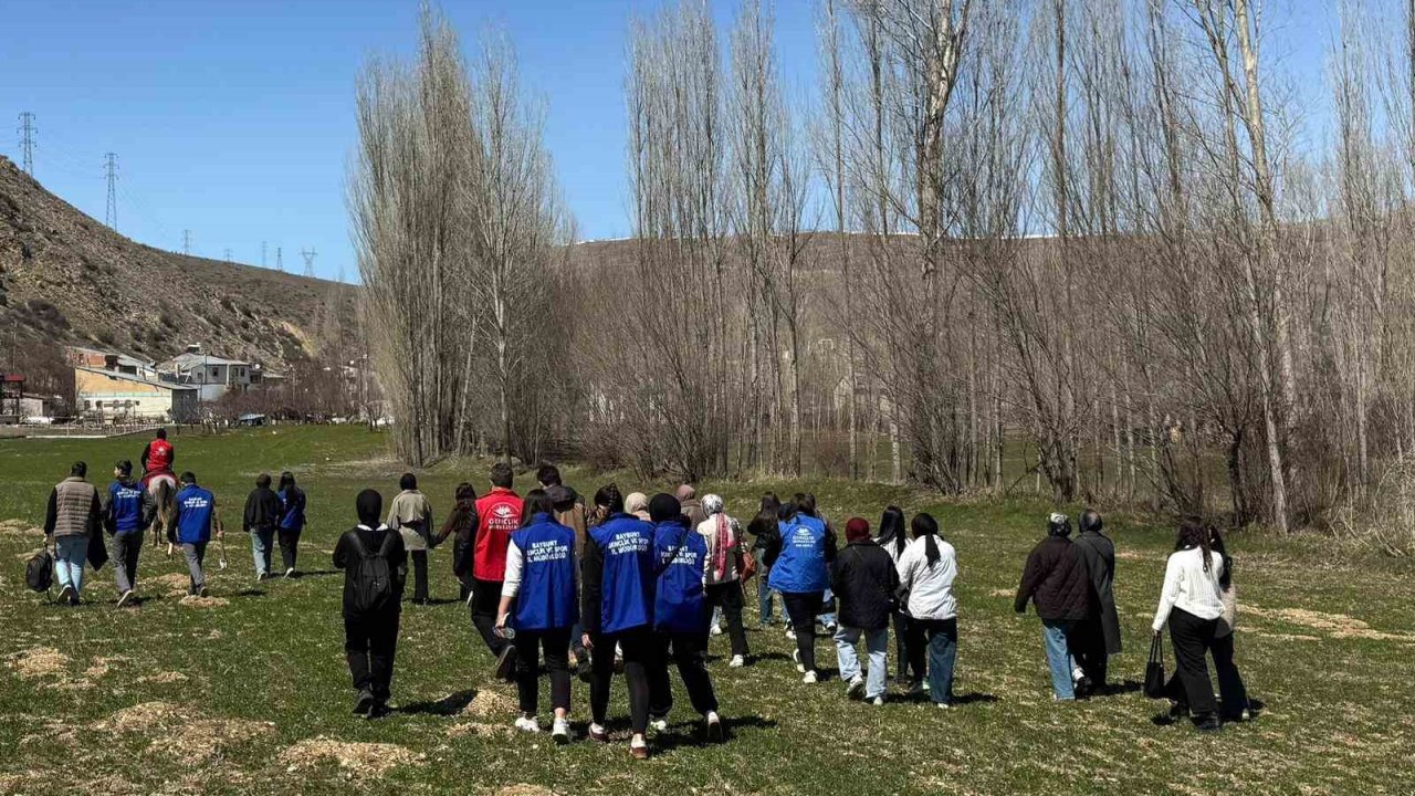 Bayburt’ta gençler çiftlikte ekranlardan uzak bir gün geçirdi