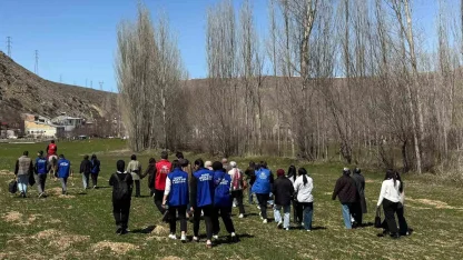 Bayburt’ta gençler çiftlikte ekranlardan uzak bir gün geçirdi