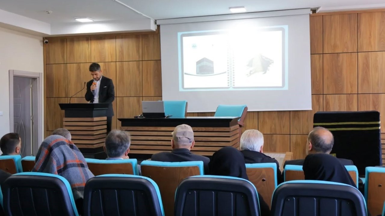 Bayburt’ta hacı adayları seminerde bilgilendirildi