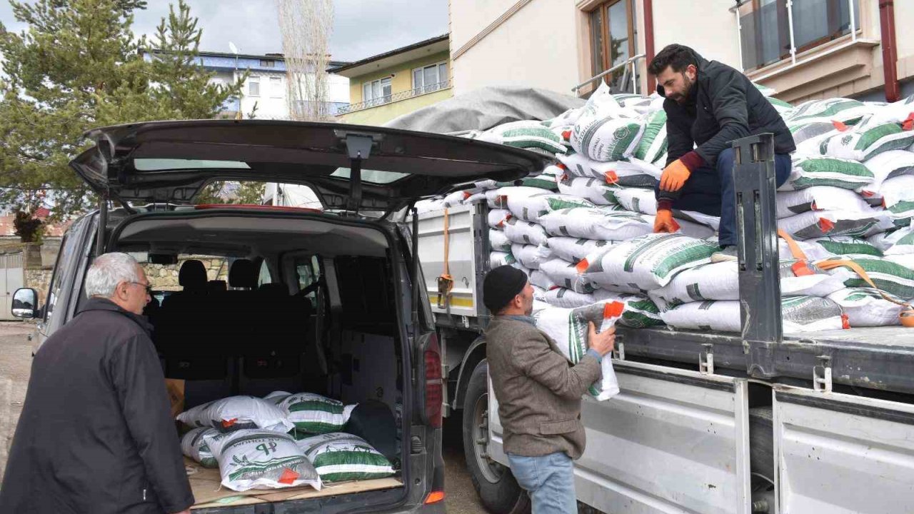 Bayburt’ta üreticilere yüzde 75 hibeli nohut tohumu dağıtıldı