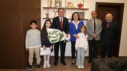 Belediye başkanı koltuğunu Mercan Su Uzun’a devretti