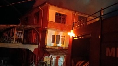 Bolu’da 3 katlı binada yangın çıktı