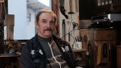 Bozulan kemençesini tamir ederken usta oldu