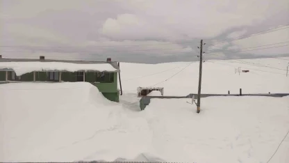 Bülbülan Yaylası’nda evler kara gömüldü