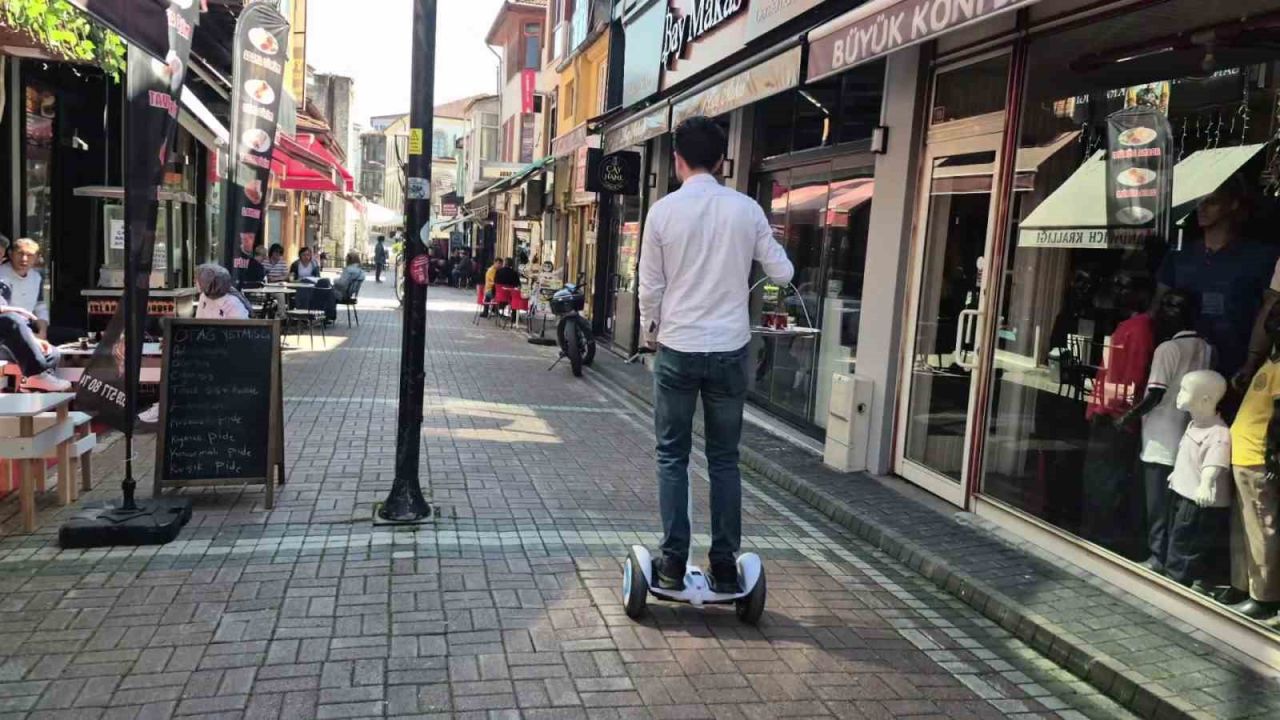 Çay dağıtımına yetişemeyince ’cincır’ ile servise başladı