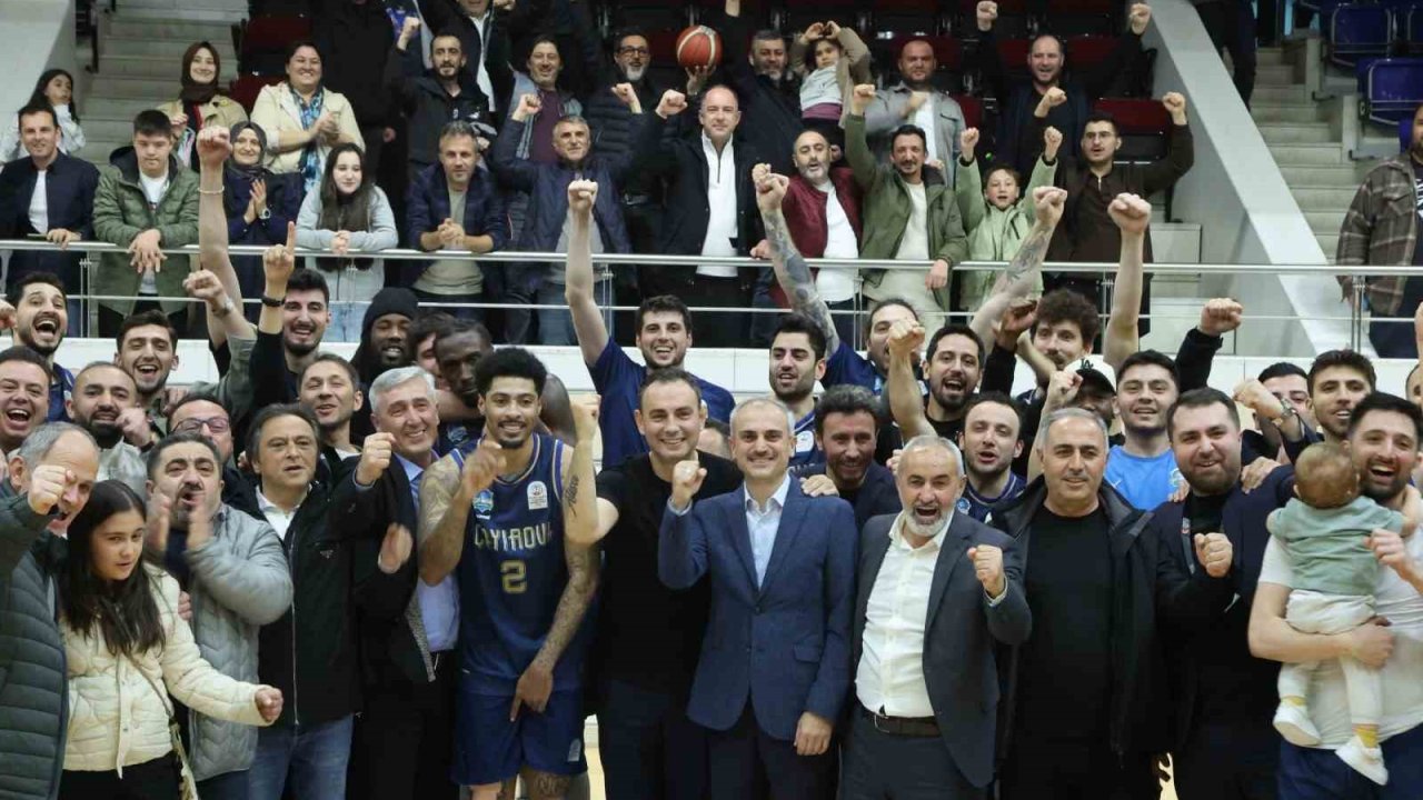 Çayırova Belediyesi sezonu şampiyon tamamladı