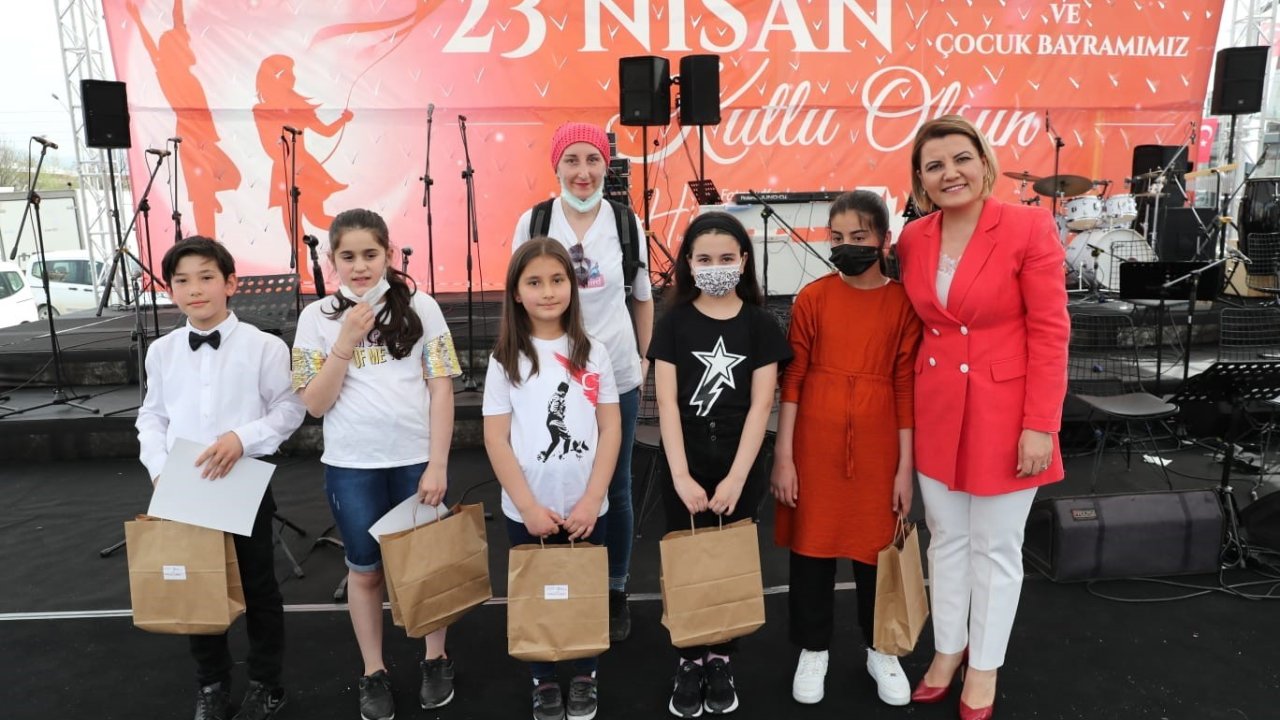 CHP’nin 23 Nisan tanıtımıyla ilgili Atatürk tepkisine cevap: "Çifte standart"