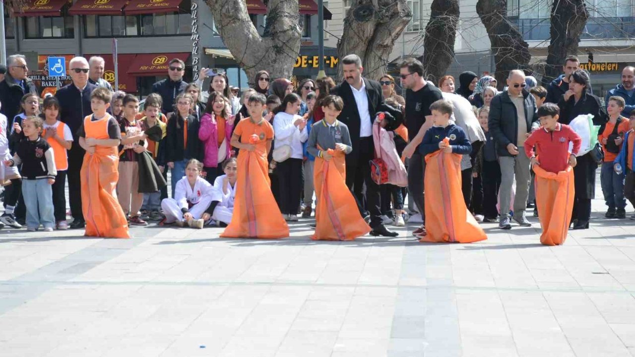 Çocuk şenliği Sinop’ta renkli görüntülere sahne oldu