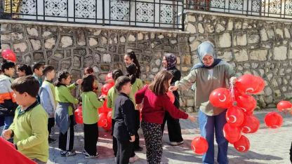 Çocuklar 23 Nisan’ı geleneksel oyunlarla kutladı