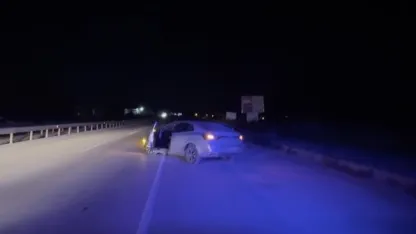 D100’de otomobil bariyerlere çarptı: 3 yaralı