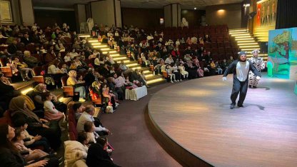 Darıca’da çocuklar hafta sonunu tiyatroyla değerlendiriyor