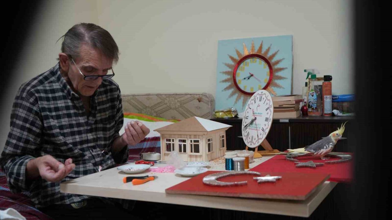 Demirden makete: Pandemide edindiği hobisini huzurevinde 6 yıldır sürdürüyor