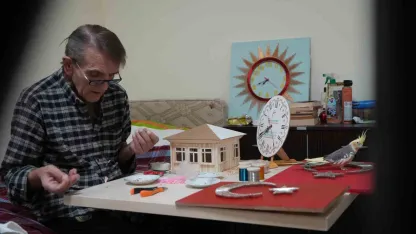 Demirden makete: Pandemide edindiği hobisini huzurevinde 6 yıldır sürdürüyor