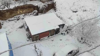 Demirözü’nde nisan sürprizi: İlçe beyaza büründü