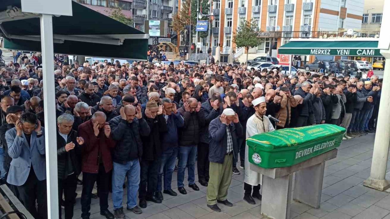 Devrek’in sevilen kalay ustasıı son yolculuğuna dualarla uğurlandı