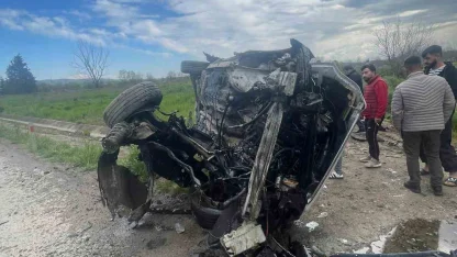 Direksiyon hakimiyetini kaybetti, yağmur suyu kanalına devrildi: 1 yaralı
