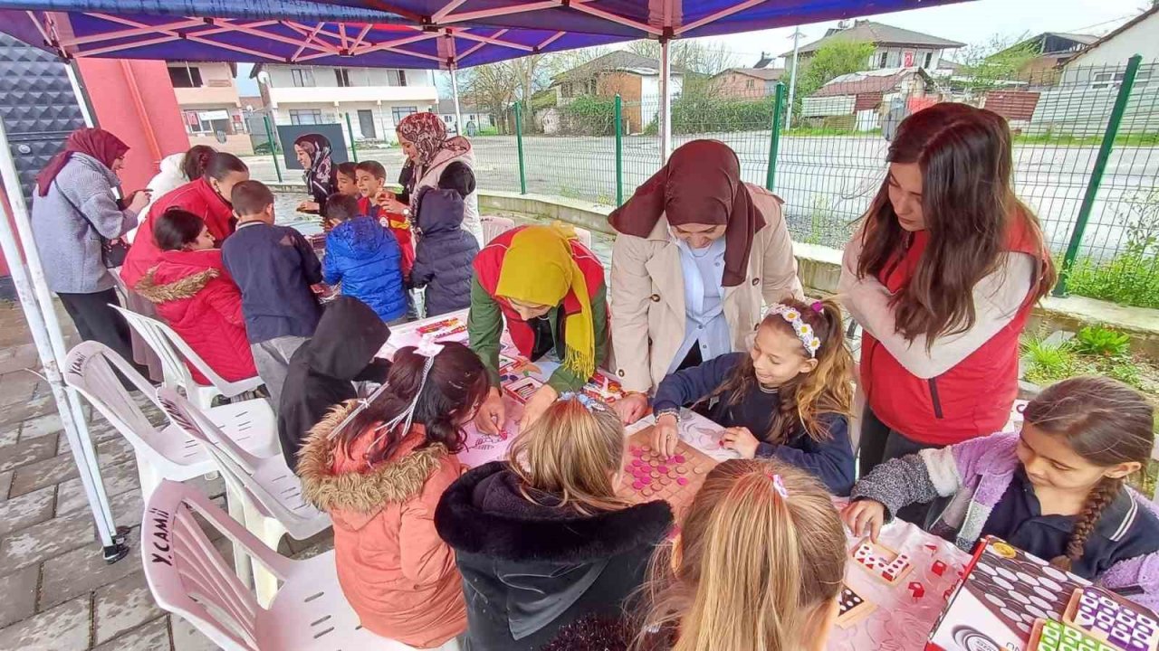 Dünya Romanlar Günü’nde gençlerden anlamlı buluşma
