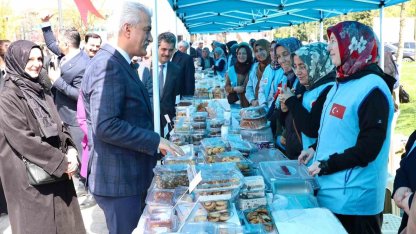 Düzce’de ihtiyaç sahibi nişanlı gençler için hayır çarşısı