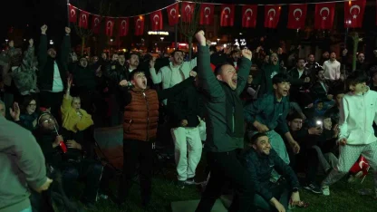 Düzceliler mili maç heyecanını Millet Bahçesi’nde yaşadı