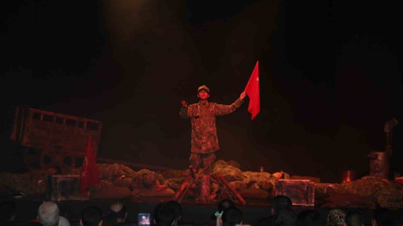 Erzurum’da Çanakkale ruhu sahneye taşındı