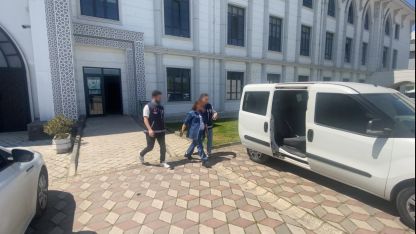 Evden ziynet eşyası ve nakit para çalan kadın yakalandı