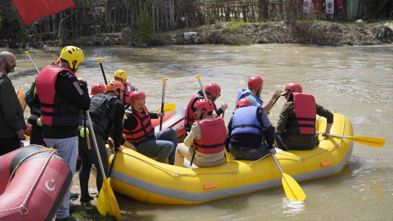 Gümüşhane’de Kelkit Çayı’nda rafting heyecanı