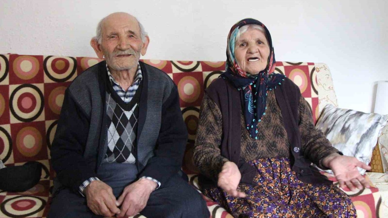 İlk günkü sevgiyle 67 yıldır aynı yastığa baş koyuyorlar