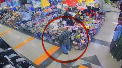 İş yeri sahibinden güvenlik kamerasına yakalanan hırsıza çağrı: "Çaldığın radyonun parasını getir"
