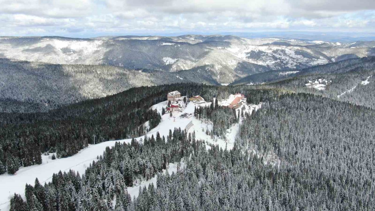 Kar geri döndü: Nisan ayında kışı aratmayan manzara