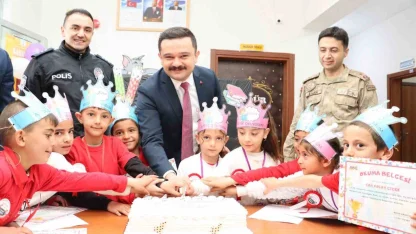 Karayazı Karşıyaka İlkokulu’nda okuma bayramı coşkusu