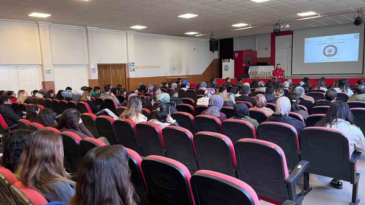 Kars’ta 442 öğretmene terörle mücadele farkındalık eğitimi