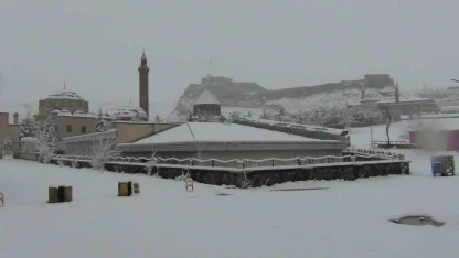 Kars’ta yer gök beyaz: Kar kalınlığı 30 santimi aştı