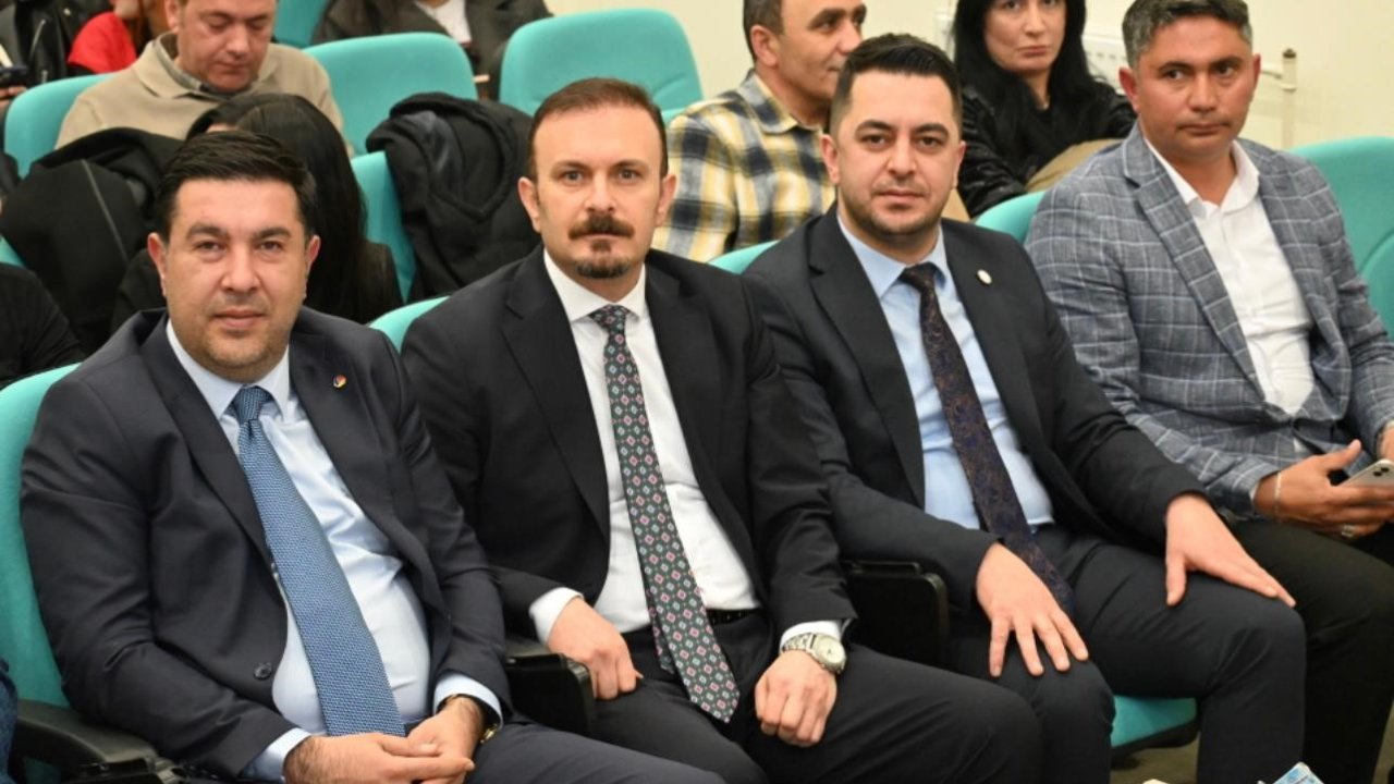 Kars’ta, "Zirvede Kadın" paneli yoğun ilgi gördü