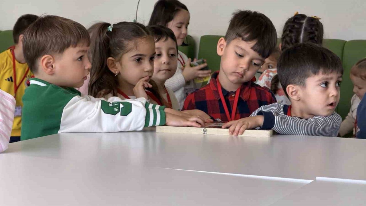 Kartepe’de minikler Kütüphaneler Haftası’nı müzikli masallarla kutladı