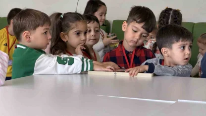 Kartepe’de minikler Kütüphaneler Haftası’nı müzikli masallarla kutladı