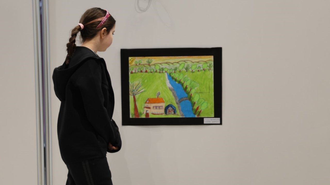 Kartepe’de öğrencilerin 23 Nisan temalı eserleri sergileniyor