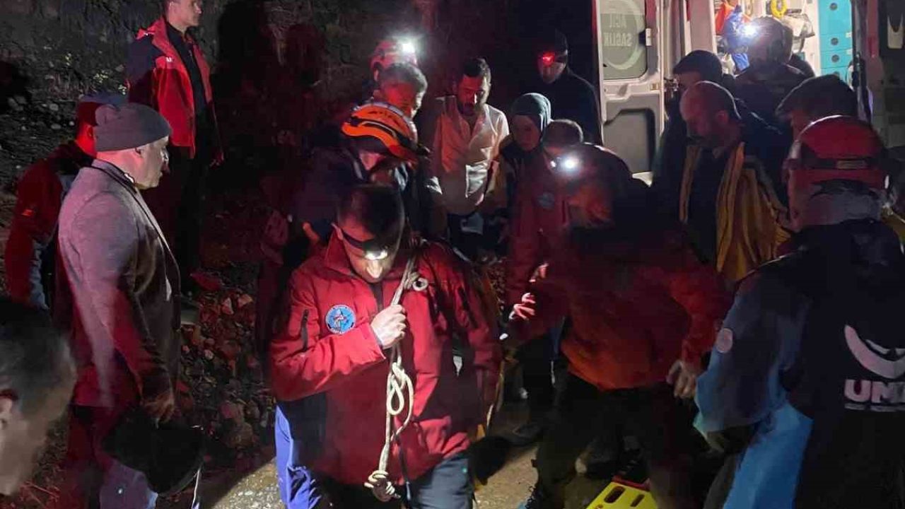 Kastamonu’da dağlık alanda uçurumdan düşen genç için ekipler seferber oldu
