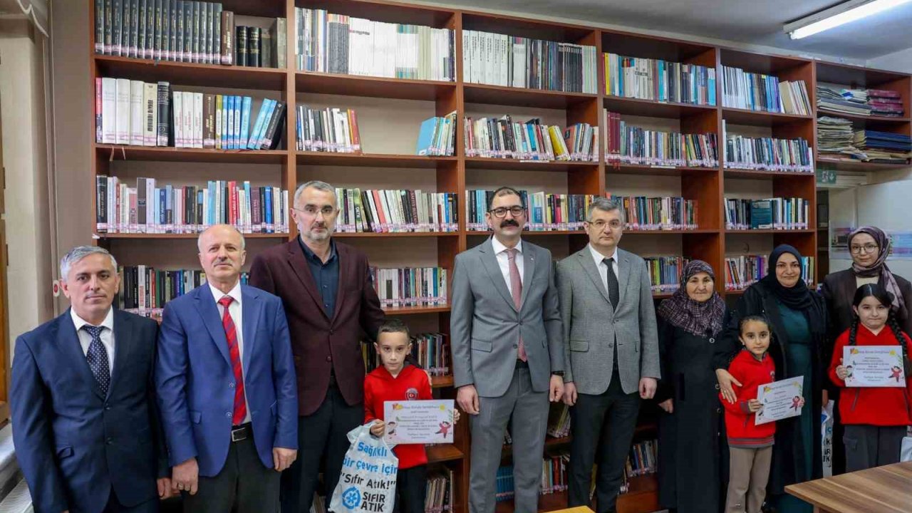Kastamonu’da en çok kitap okuyan öğrenciler ödüllendirildi