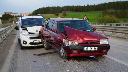 Kastamonu’da iki ayrı trafik kazasında 6 kişi yaralandı