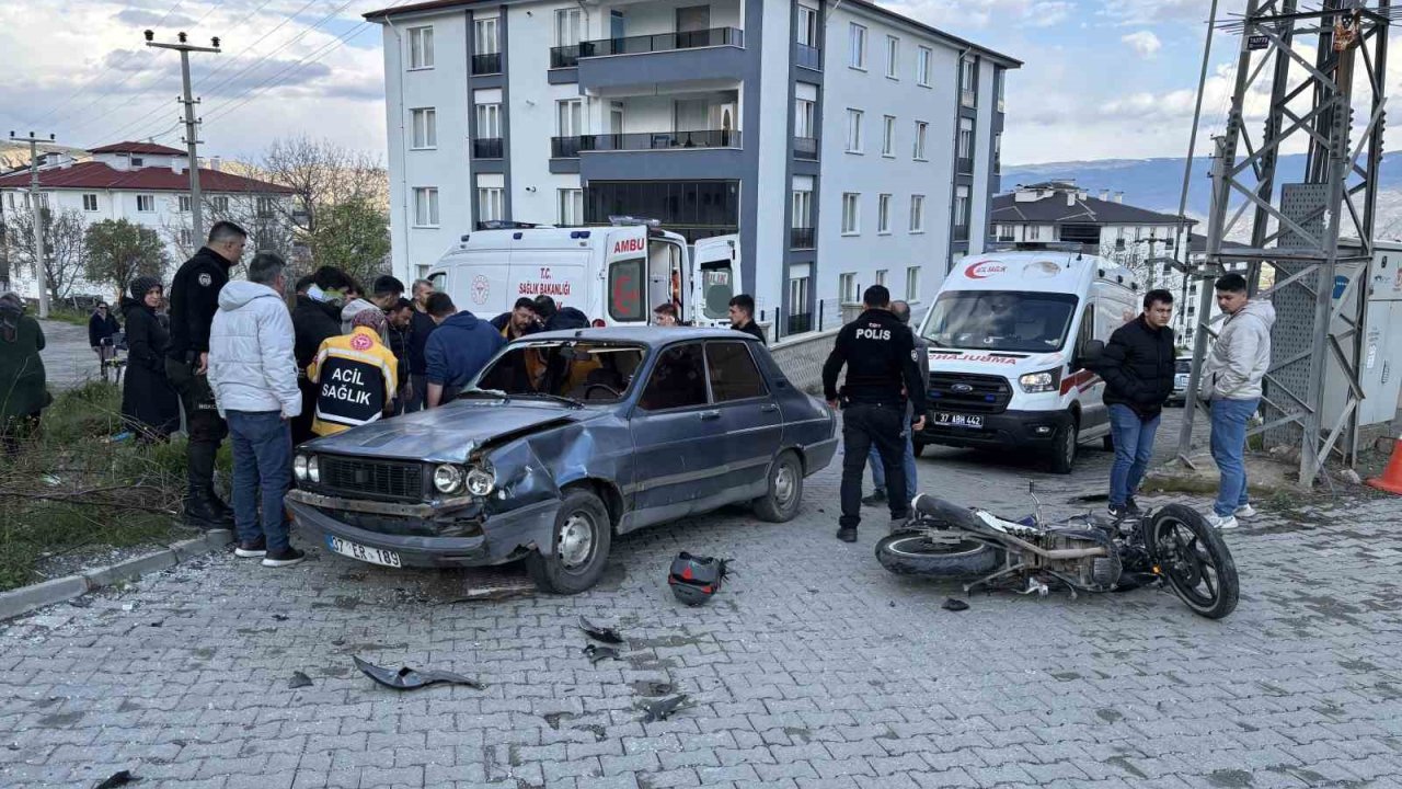 Kastamonu’da otomobil ile motosiklet çarpıştı: 3 yaralı