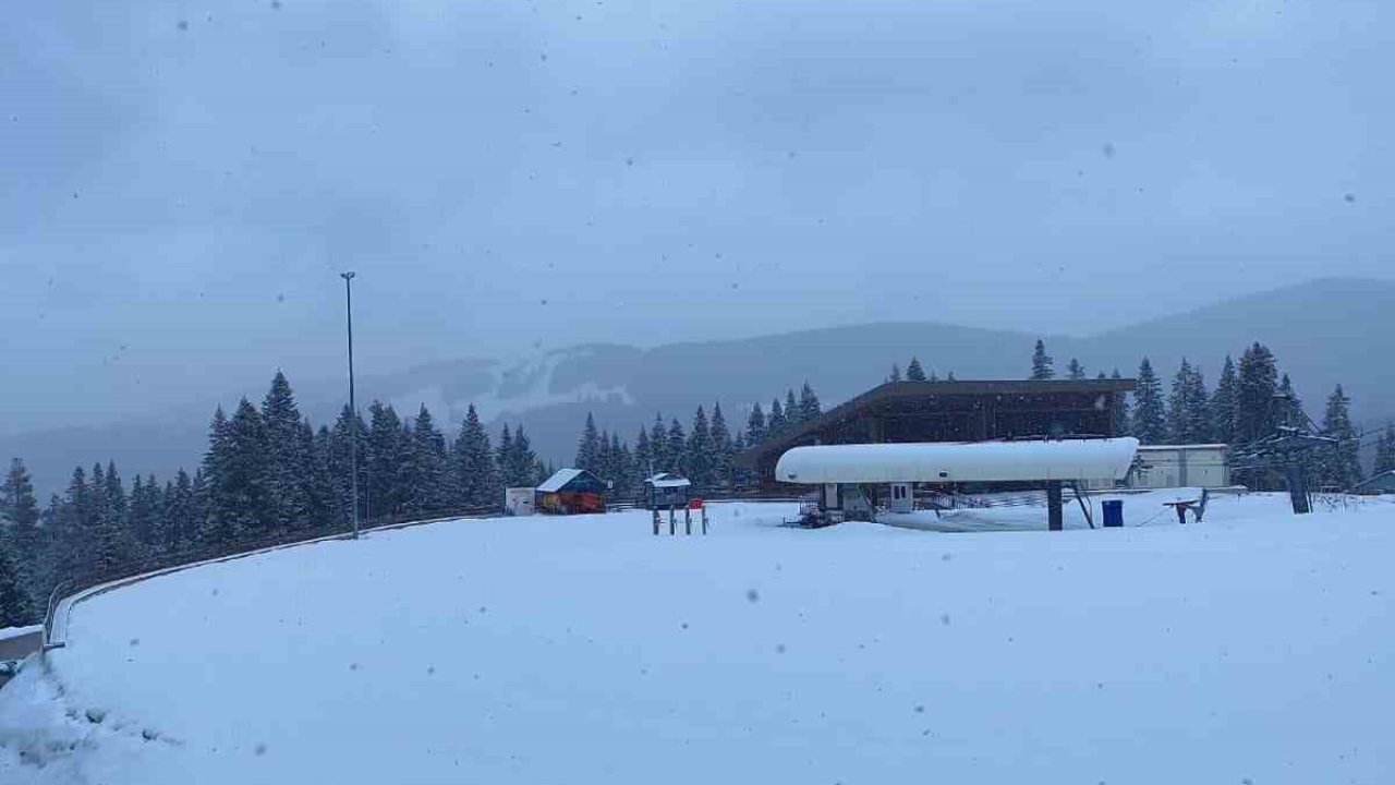Kastamonu’nun yüksek kesimlerinde kar yağışı ve fırtına etkili oluyor