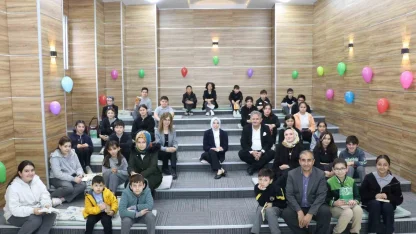 Kaymakam ve Başkan çocuklarla kitap okudu