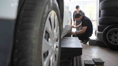 Kış lastiği zorunluluğu bitti, değişim mesaisi başladı: "Sıcaklar artmadan yaz lastiklerine geçiş yapılmalı"