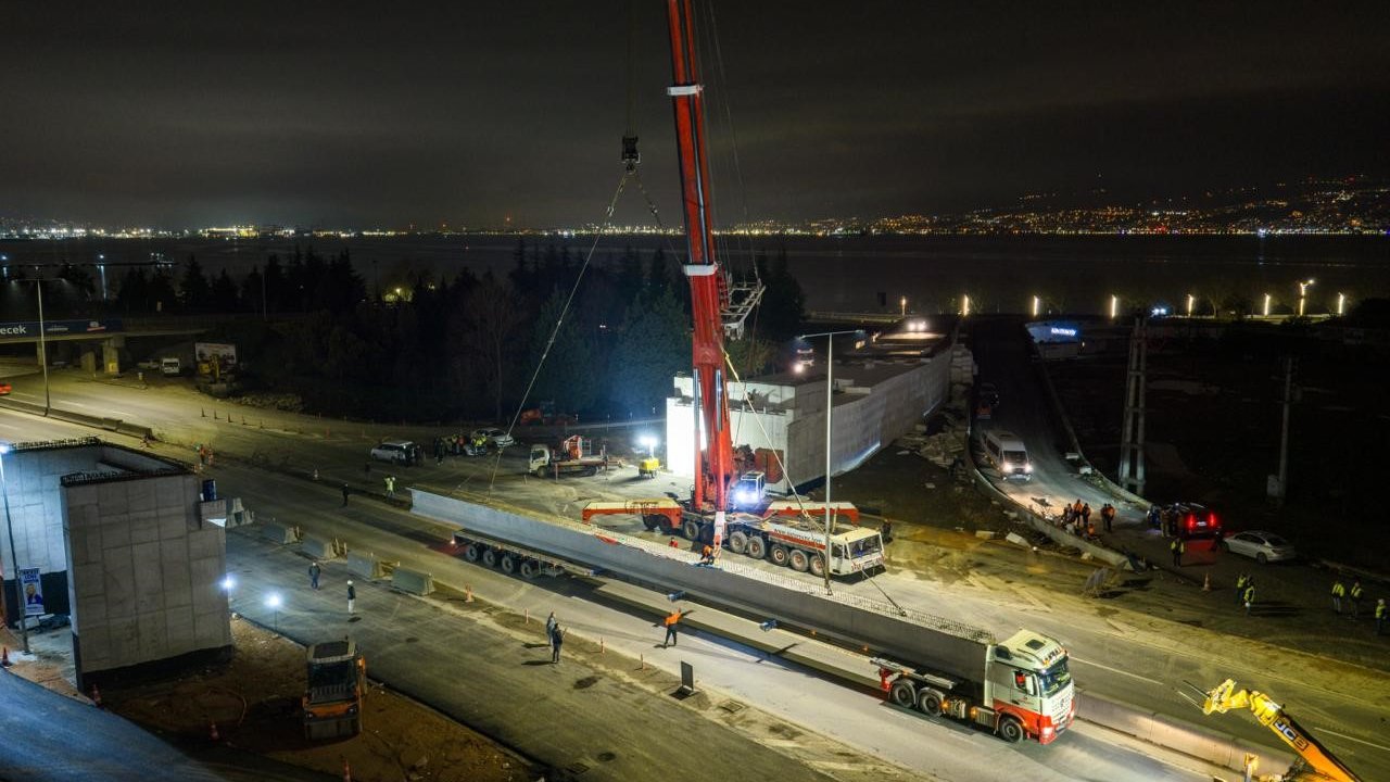 Kocaeli’de 700 tonluk vinçle 9 saatlik gece operasyonu