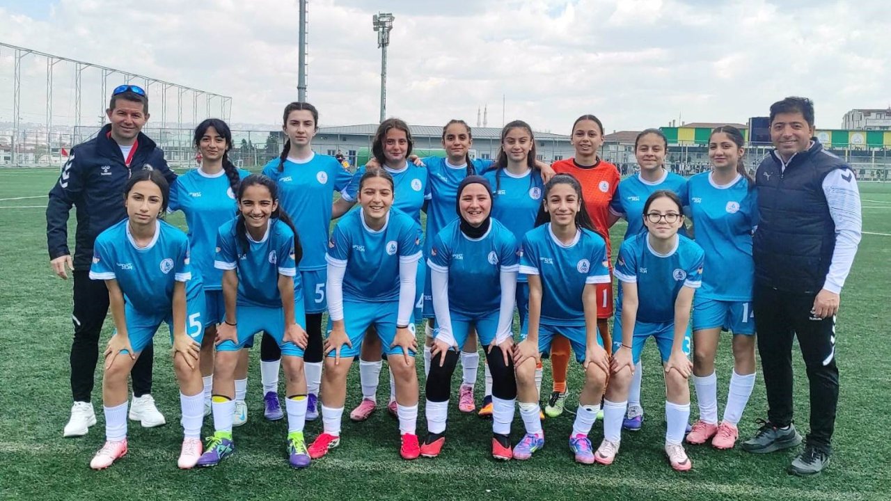 Körfez U15 Kız Futbol Takımı Darıca’dan 4-0 galibiyetle döndü