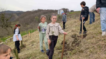 Köylerine hatıra ormanı kazandırdılar