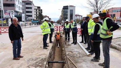 Merzifon’un içme suyu projesinde boru döşeme çalışması sürüyor