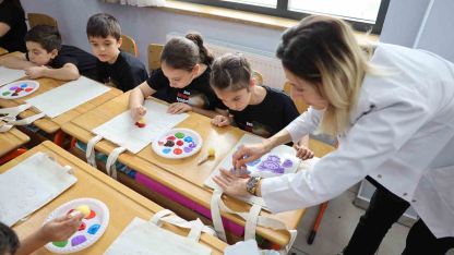 Minik öğrenciler için 23 Nisan temalı sanat atölyesi düzenlendi